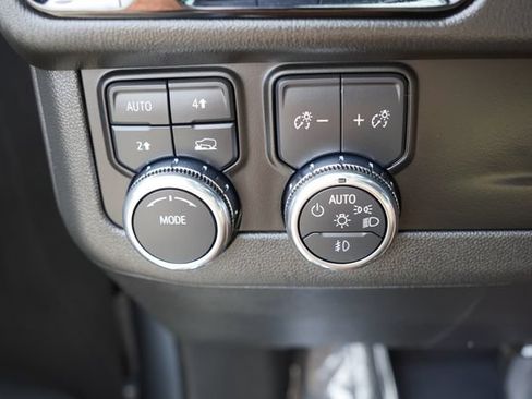 Used 2025 GMC Yukon XL Denali AWD/4WD image 29