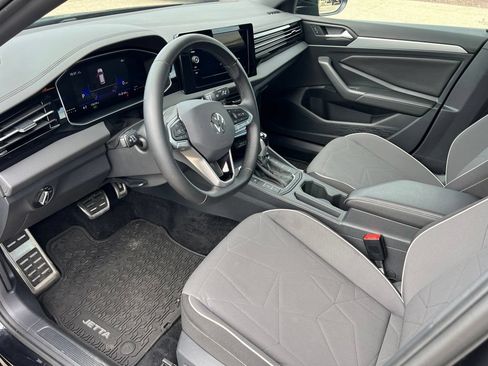 Used 2025 Volkswagen Jetta Sport FWD image 17