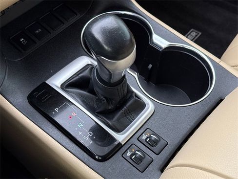 Used 2019 Toyota Highlander XLE image 27
