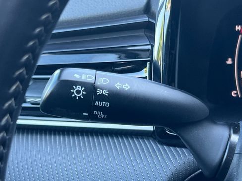 Used 2025 Toyota Camry SE FWD image 38