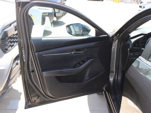 Used 2022 MAZDA MAZDA3 s FWD image 11
