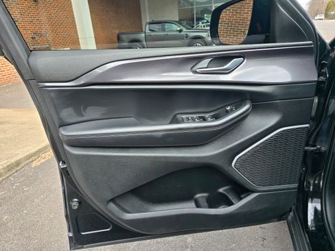 Used 2021 Jeep Grand Cherokee L Laredo image 17