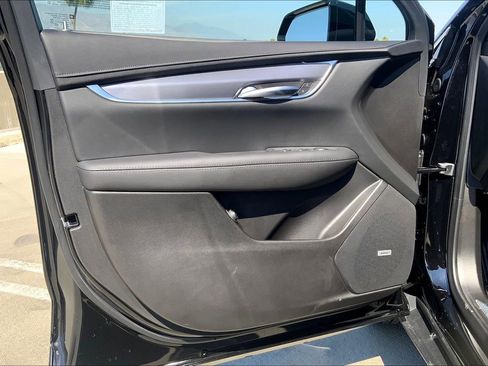 New 2025 Cadillac XT5 Luxury image 11