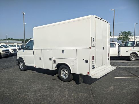 New 2025 Chevrolet Express 3500 w/ Power Convenience Package image 6