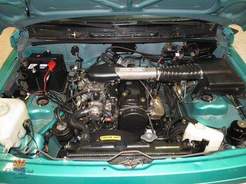 Used 1995 Geo Tracker 2WD 2-Door image 7