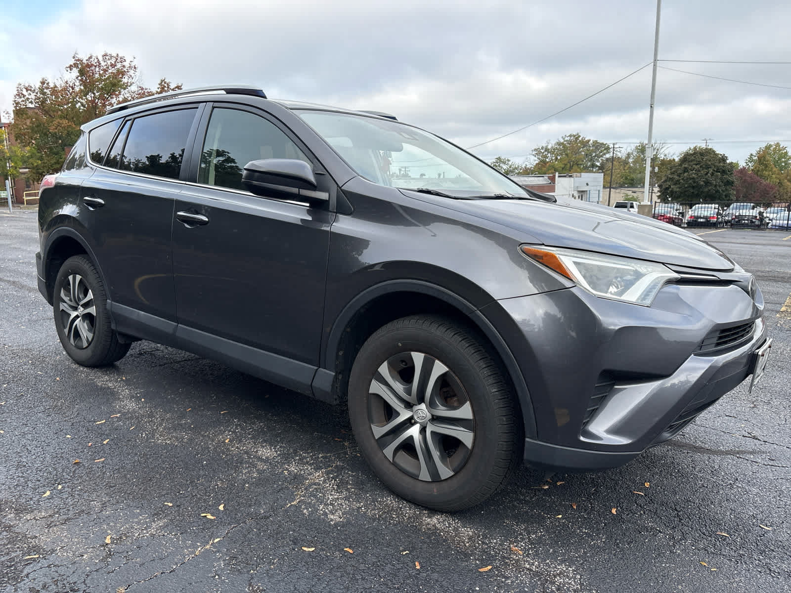 Used 2017 Toyota RAV4 LE AWD/4WD image 16