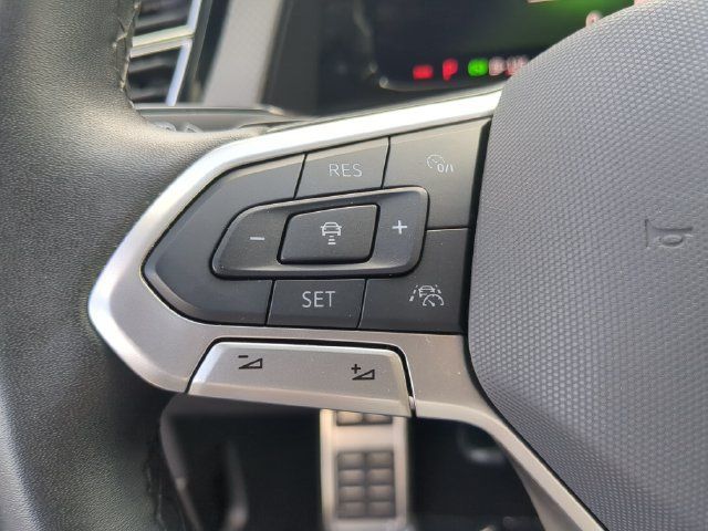 Used 2024 Volkswagen Atlas Peak Edition SEL AWD/4WD image 34