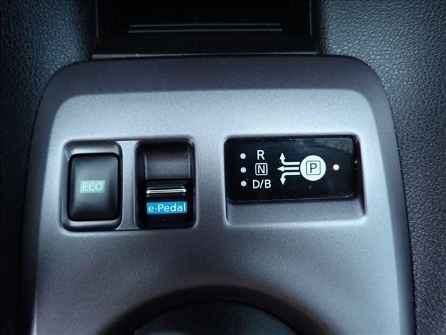 Used 2025 Nissan Leaf S FWD image 16