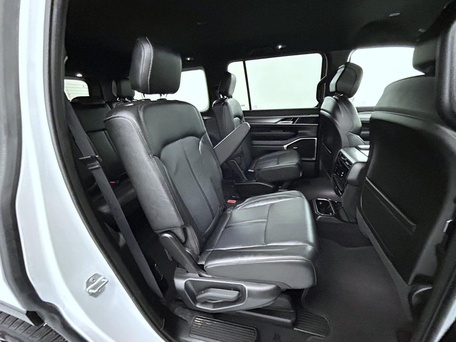 Used 2025 Jeep Wagoneer Series II AWD/4WD image 18