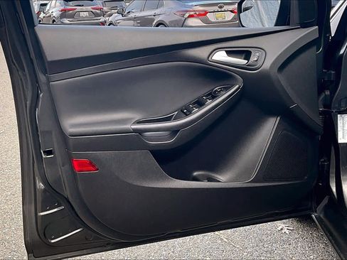 Used 2016 Ford Focus SE image 21