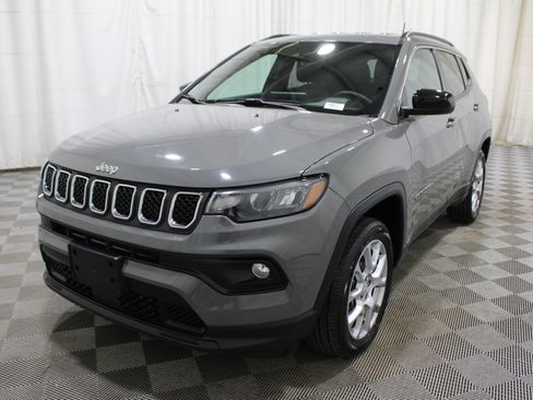 Used 2024 Jeep Compass Latitude image 38