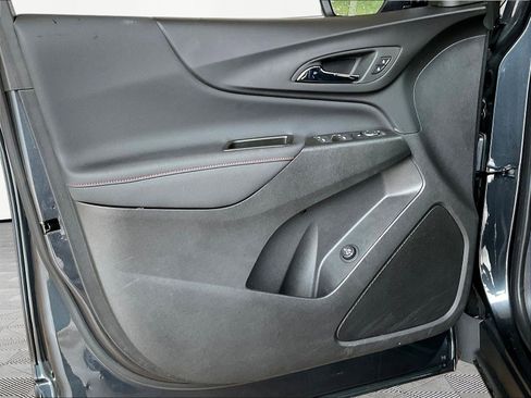 Used 2023 Chevrolet Equinox RS FWD image 19