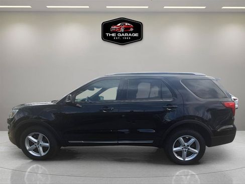 Used 2017 Ford Explorer XLT w/ Equipment Group 201A AWD/4WD image 3