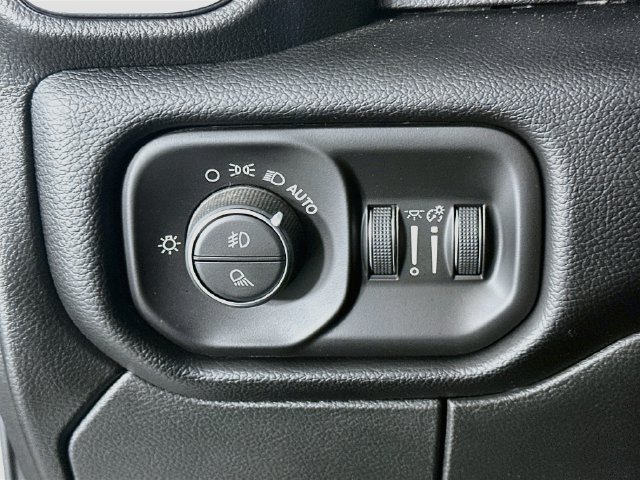 Used 2026 RAM 2500 Laramie AWD/4WD image 12