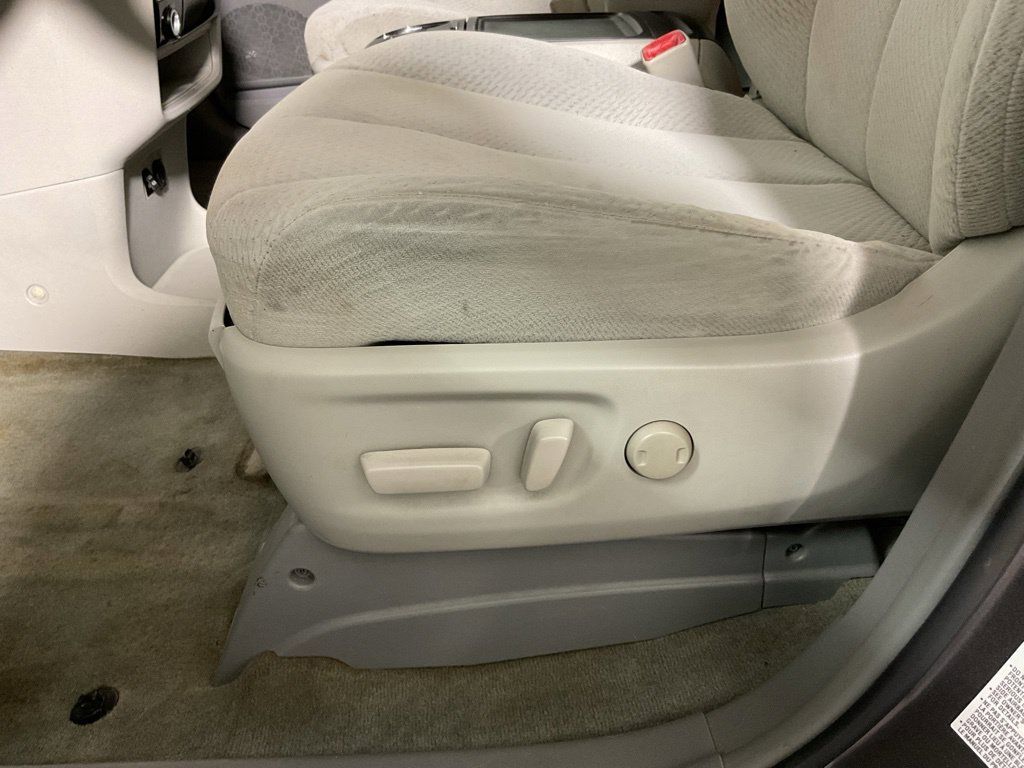 Used 2013 Toyota Sienna LE w/ Towing Pkg FWD image 20