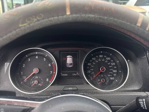 Used 2016 Volkswagen GTI SE FWD image 10