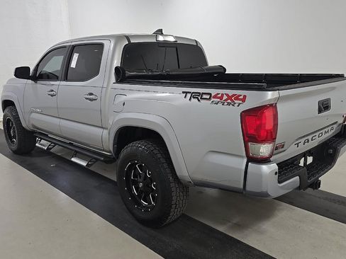 Used 2017 Toyota Tacoma TRD Sport w/ Premium & Technology Package AWD/4WD image 7
