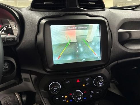 Used 2022 Jeep Renegade Limited AWD/4WD image 19