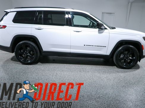 Used 2023 Jeep Grand Cherokee L Laredo AWD/4WD image 6