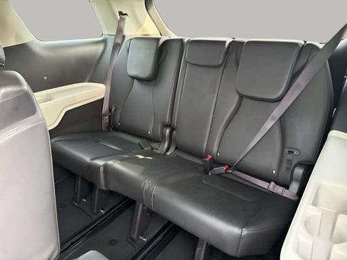 Used 2024 Kia Carnival LX FWD image 4