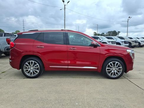 Used 2024 GMC Terrain Denali w/ Denali Premium Package AWD/4WD image 8