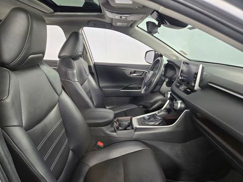 Used 2020 Toyota RAV4 Limited image 15