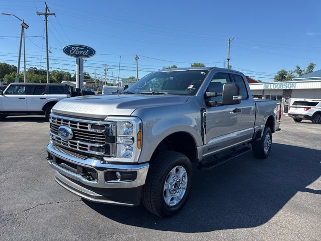 Used 2024 Ford F350 XLT AWD/4WD image 3