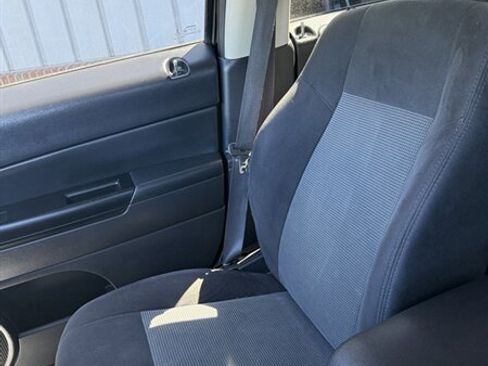 Used 2017 Jeep Patriot Latitude AWD/4WD image 23