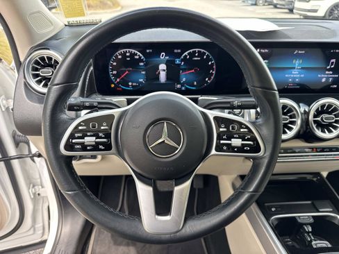 Used 2022 Mercedes-Benz GLB 250 4MATIC w/ Premium Package Lite image 29