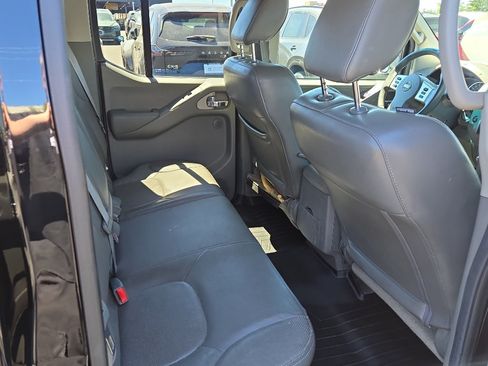 Used 2014 Nissan Frontier SL w/ SL Moonroof Package AWD/4WD image 17
