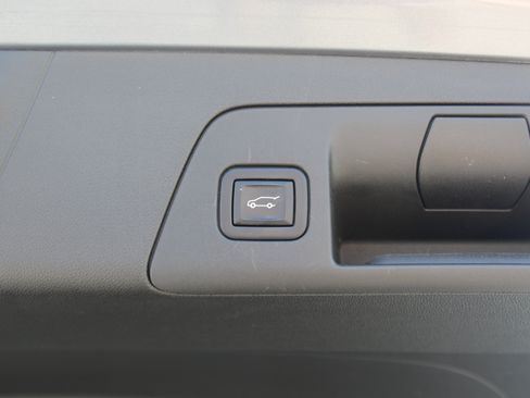 Used 2022 Buick Envision Avenir w/ Technology Package II FWD image 22