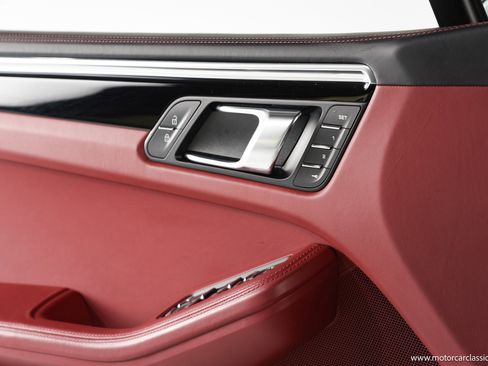 Used 2024 Porsche Macan S image 38