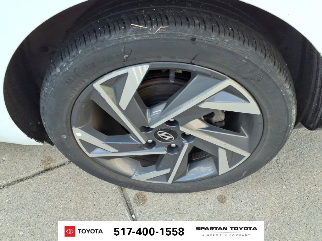 Used 2025 Hyundai Elantra SEL FWD image 11