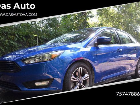 Used 2018 Ford Focus SE w/ SE Appearance Package FWD image 1