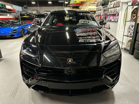 Used 2022 Lamborghini Urus image 2