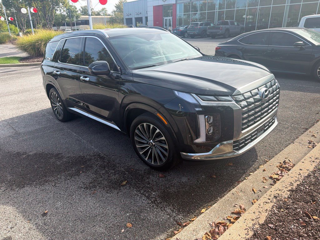 Used 2024 Hyundai Palisade Calligraphy FWD image 2