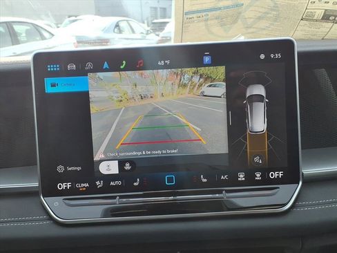 New 2025 Volkswagen Tiguan SE image 11