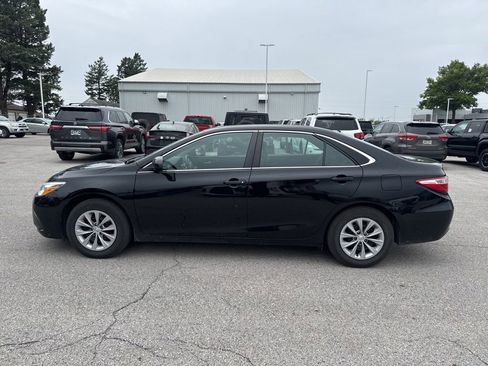 Used 2017 Toyota Camry LE FWD image 1