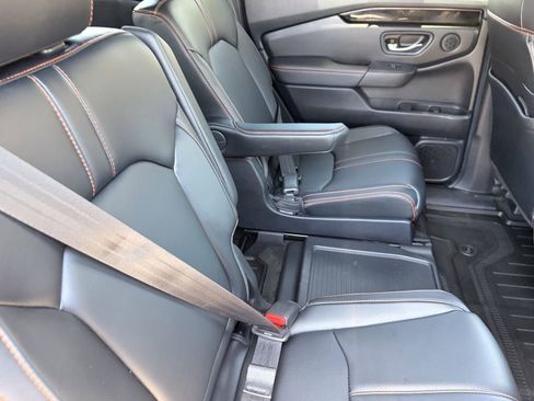 Used 2024 Honda Pilot TrailSport image 13