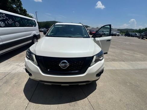 Used 2019 Nissan Pathfinder SL FWD image 2