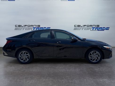 Used 2024 Hyundai Elantra Blue FWD image 4