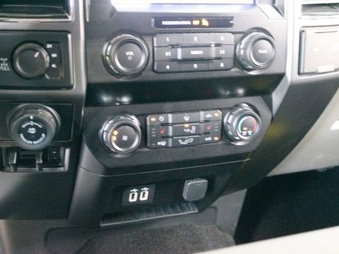 Used 2020 Ford F150 XLT w/ Equipment Group 302A Luxury AWD/4WD image 21