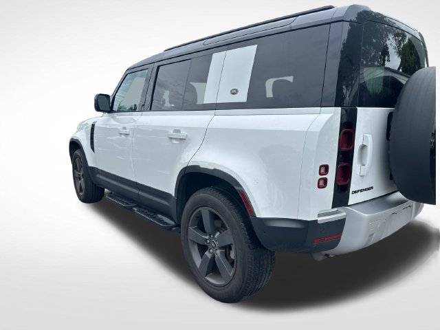 Used 2022 Land Rover Defender 110 S AWD/4WD image 3
