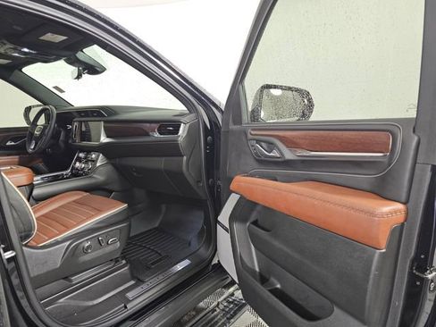 Used 2023 GMC Yukon XL Denali Ultimate image 11