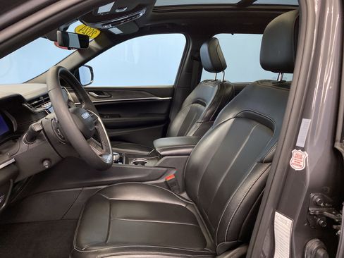 Used 2024 Jeep Grand Cherokee L Limited w/ Luxury Tech Group II image 9