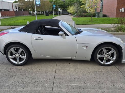 Used 2008 Pontiac Solstice GXP w/ Premium Package RWD image 4