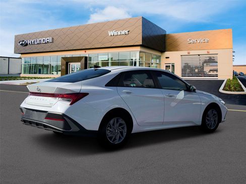New 2026 Hyundai Elantra Hybrid FWD image 8
