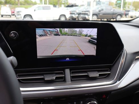 Used 2025 Chevrolet Trax ACTIV w/ Sunroof Package FWD image 19