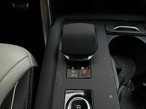 Used 2022 Land Rover Discovery S R-Dynamic image 28