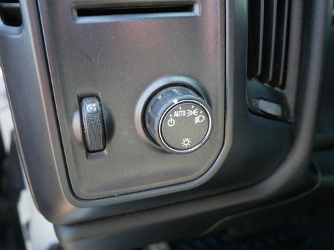 Used 2018 Chevrolet Silverado 1500 Custom w/ Custom Value Package AWD/4WD image 23